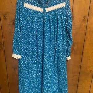Eileen West Blue Floral Nightgown